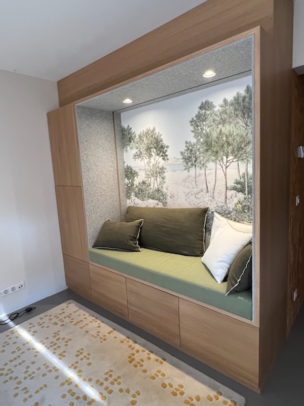 Banquette réalisée lors d'un atelier d'initiation à la tapisserie dans l'atelier A Chacun Son Fauteuil